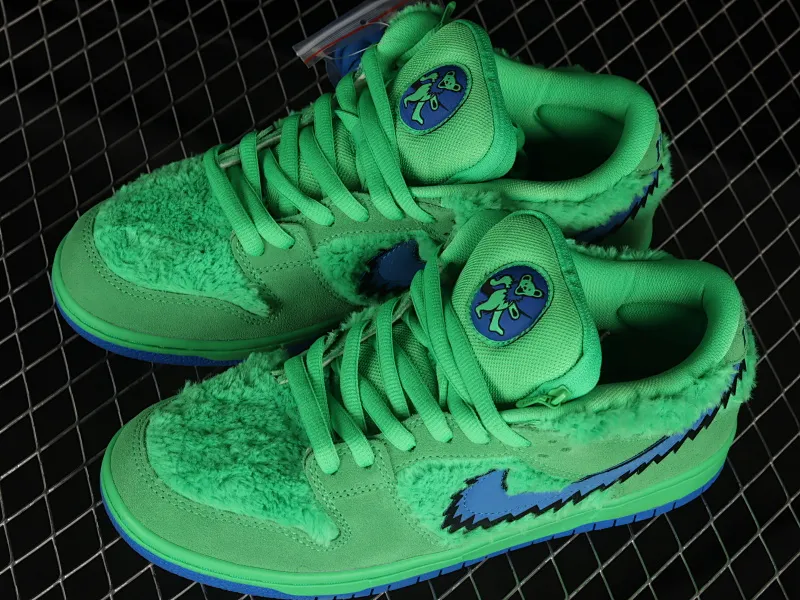 All Categories Nk SB Dunk Series Nk SB Dunk Low Low-top Sneakers OG Version Grateful Dead x Nk SB Dunk Low "Yellow Bear" Joint Model Green and Blue Bear Sports Skateboard Shoes CJ5378-300